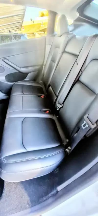 Vendo Tesla Model Y 2023 - 38490 EUR, 50153 km - AUTO.MOTO.pt