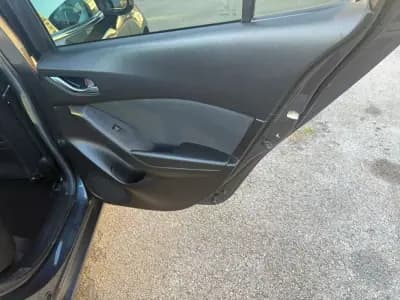 Vendo Mazda 3 2016 - 9800 EUR, 223000 km - AUTO.MOTO.pt