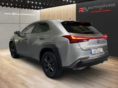 Vendo Lexus UX 250h 2021 - 24950 EUR, 126000 km - AUTO.MOTO.pt