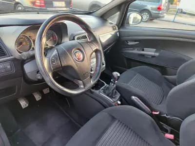 Vendo Fiat Grande Punto 2010 - 13900 EUR, 32000 km - AUTO.MOTO.pt