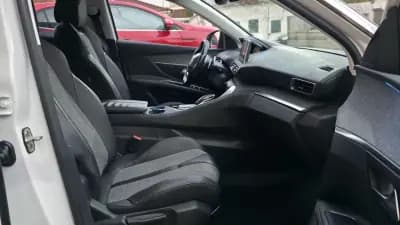 Vendo Peugeot 3008 2018 - 16990 EUR, 131000 km - AUTO.MOTO.pt