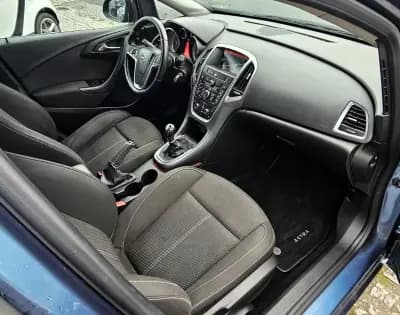 Vendo Opel Astra Sports Tourer 2015 - 8999 EUR, 250000 km - AUTO.MOTO.pt