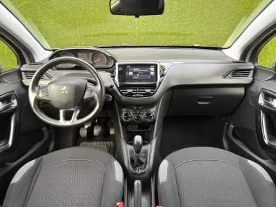 Vendo Peugeot 208 2016 - 8900 EUR, 178000 km - AUTO.MOTO.pt