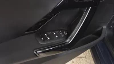 Vendo Peugeot 2008 2019 - 10850 EUR, 40800 km - AUTO.MOTO.pt