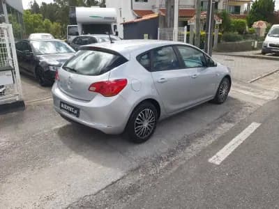 Vendo Opel Astra 2013 - 9900 EUR, 179980 km - AUTO.MOTO.pt