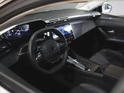 Vendo Peugeot 308 2024 - 26990 EUR, 16000 km - AUTO.MOTO.pt