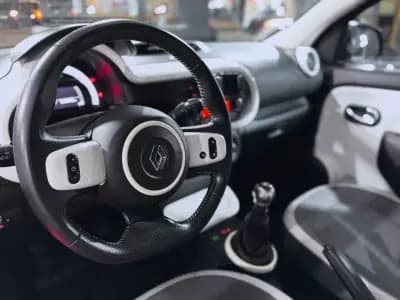 Vendo Renault Twingo 2019 - 12490 EUR, 58595 km - AUTO.MOTO.pt