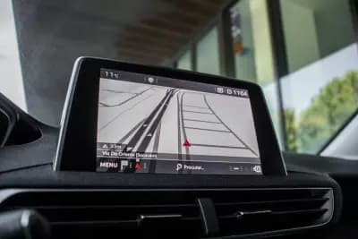 Vendo Peugeot 3008 2018 - 18490 EUR, 127901 km - AUTO.MOTO.pt