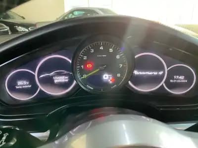 Sell Porsche Panamera 2018 - 60500 EUR, 104962 km - AUTO.MOTO.pt