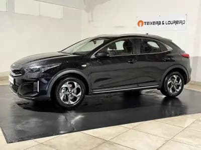Vendo Kia XCeed 2025 - 21900 EUR, 13239 km - AUTO.MOTO.pt