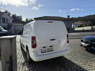 Vendo Opel Combo 2020 - 12500 EUR, 173787 km - AUTO.MOTO.pt