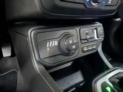 Vendo Jeep Renegade 2022 - 23950 EUR, 10796 km - AUTO.MOTO.pt