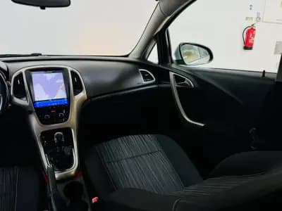 Vendo Opel Astra Sports Tourer 2011 - 6250 EUR, 235000 km - AUTO.MOTO.pt