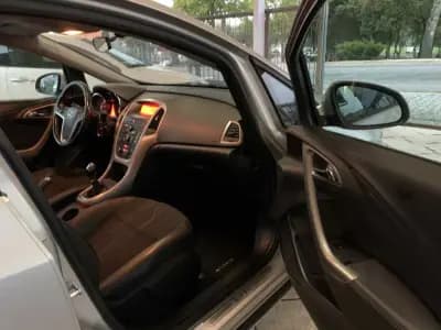 Vendo Opel Astra Sports Tourer 2012 - 6750 EUR, 274002 km - AUTO.MOTO.pt