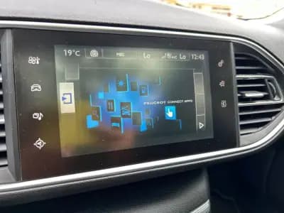 Vendo Peugeot 308 2015 - 8900 EUR, 210000 km - AUTO.MOTO.pt