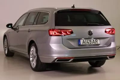 Vendo Volkswagen Passat Variant 2021 - 25990 EUR, 70682 km - AUTO.MOTO.pt