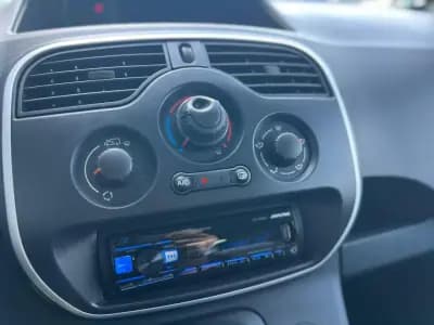 Vendo Renault Kangoo 2021 - 14500 EUR, 45338 km - AUTO.MOTO.pt