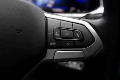 Vendo Volkswagen T-Roc 2023 - 21990 EUR, 70000 km - AUTO.MOTO.pt