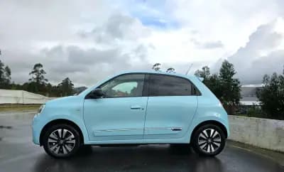 Vendo Renault Twingo 2023 - 14750 EUR, 27700 km - AUTO.MOTO.pt
