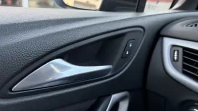 Vendo Opel Astra Sports Tourer 2021 - 11640 EUR, 149717 km - AUTO.MOTO.pt