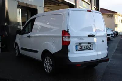 Sell Ford Transit Courier 2020 - 12400 EUR, 140939 km - AUTO.MOTO.pt