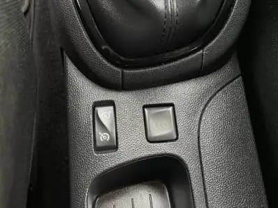 Vendo Renault Clio 2018 - 9600 EUR, 193898 km - AUTO.MOTO.pt