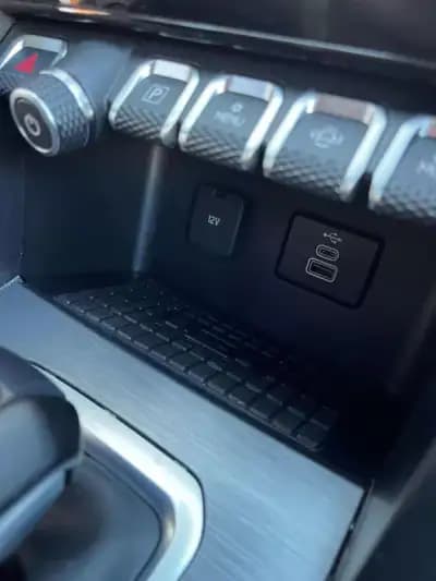 Vendo Volkswagen Amarok 2024 - 74900 EUR, 9880 km - AUTO.MOTO.pt