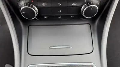 Sell Mercedes-Benz GLA 180 2017 - 24900 EUR, 64269 km - AUTO.MOTO.pt