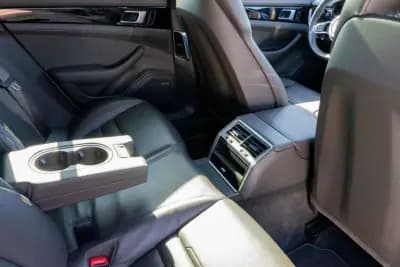 Vendo Porsche Panamera Sport Turismo 2020 - 72990 EUR, 132000 km - AUTO.MOTO.pt