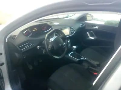 Vendo Peugeot 308 2015 - 11500 EUR, 139000 km - AUTO.MOTO.pt