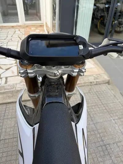 Vendo mota Stark Varg MX 2025 - 8500 EUR, 27 km - AUTO.MOTO.pt