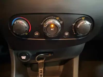 Vendo Renault Clio 2015 - 7450 EUR, 196000 km - AUTO.MOTO.pt