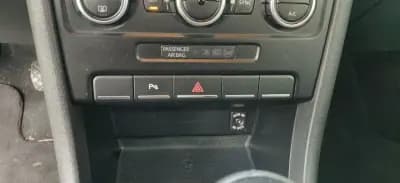 Vendo Volkswagen New Beetle 2015 - 14950 EUR, 156200 km - AUTO.MOTO.pt