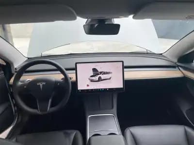 Vendo Tesla Model 3 2023 - 33900 EUR, 35000 km - AUTO.MOTO.pt