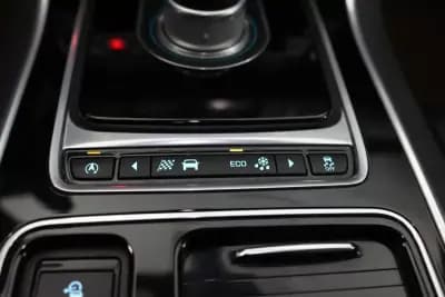 Vendo Jaguar XF 2016 - 25900 EUR, 63375 km - AUTO.MOTO.pt