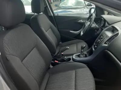 Vendo Opel Astra 2013 - 9900 EUR, 179980 km - AUTO.MOTO.pt