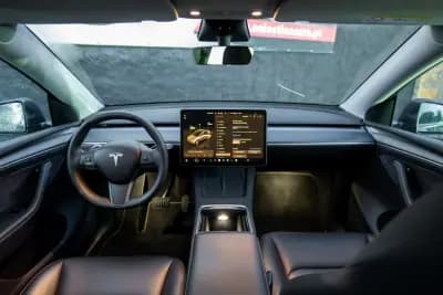 Vendo Tesla Model Y 2023 - 37900 EUR, 45000 km - AUTO.MOTO.pt