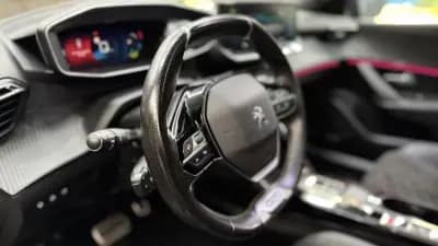 Vendo Peugeot e-2008 2022 - 21900 EUR, 67769 km - AUTO.MOTO.pt