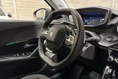 Sell Peugeot 2008 2021 - 18450 EUR, 43013 km - AUTO.MOTO.pt