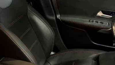 Vendo Mercedes-Benz CLA 180 2023 - 34970 EUR, 70000 km - AUTO.MOTO.pt