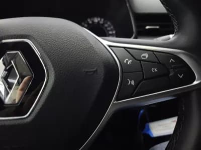 Sell Renault Clio 2020 - 13450 EUR, 185157 km - AUTO.MOTO.pt