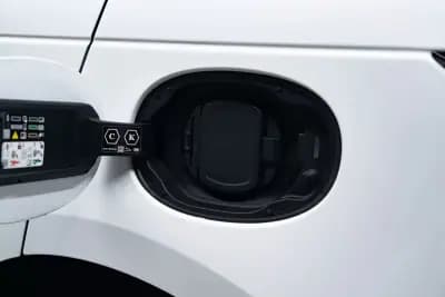 Sell Land Rover Range Rover Velar 2021 - 54950 EUR, 46000 km - AUTO.MOTO.pt