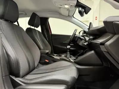 Vendo Peugeot 208 2020 - 13890 EUR, 63000 km - AUTO.MOTO.pt