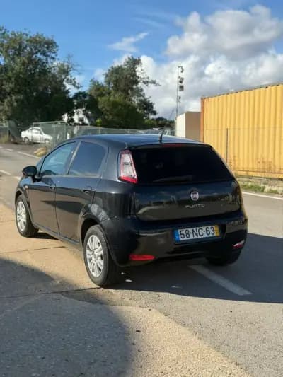 Sell Fiat Punto 2012 - 7900 EUR, 143285 km - AUTO.MOTO.pt