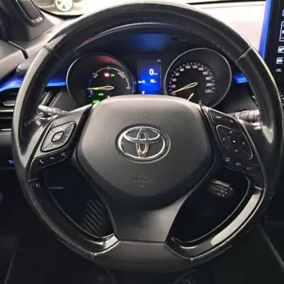 Vendo Toyota C-HR 2017 - 17450 EUR, 165400 km - AUTO.MOTO.pt