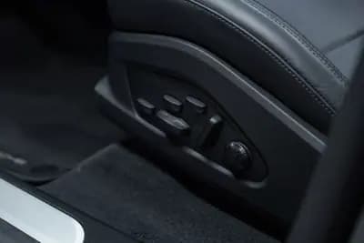 Sell Porsche Macan 2024 - 87950 EUR, 16000 km - AUTO.MOTO.pt