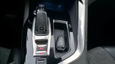 Vendo Peugeot 3008 2018 - 16990 EUR, 131000 km - AUTO.MOTO.pt