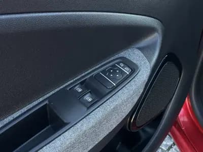 Sell Renault Zoe 2020 - 15250 EUR, 74811 km - AUTO.MOTO.pt