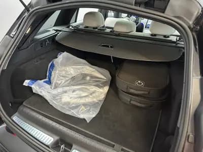 Vendo Mercedes-Benz C 300 2024 - 51990 EUR, 20500 km - AUTO.MOTO.pt