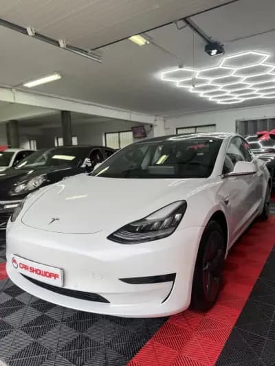 Vendo Tesla Model 3 2020 - 25900 EUR, 101867 km - AUTO.MOTO.pt
